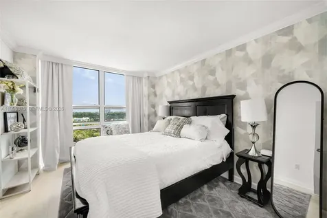 600 NE 36th Street Miami FL 33137