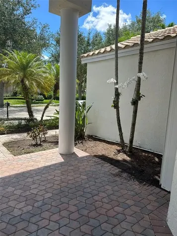 3066 Lakewood Circle Weston FL 33332