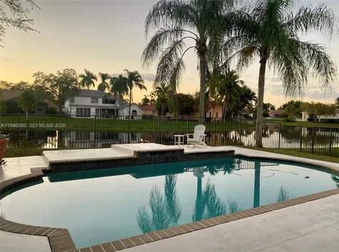 3066 Lakewood Circle Weston FL 33332