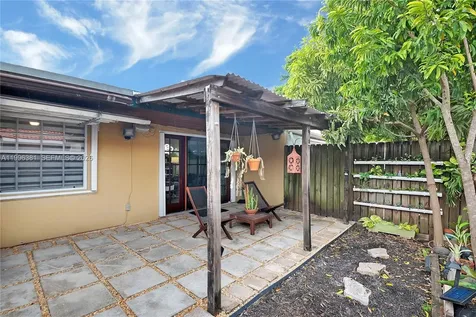 11426 NW 4th Terrace Sweetwater FL 33172