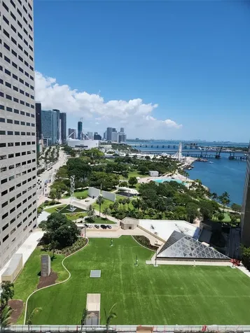 325 S Biscayne Boulevard Miami FL 33131