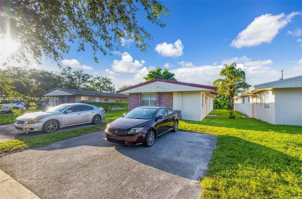 5706 Lincoln Street Hollywood FL 33021