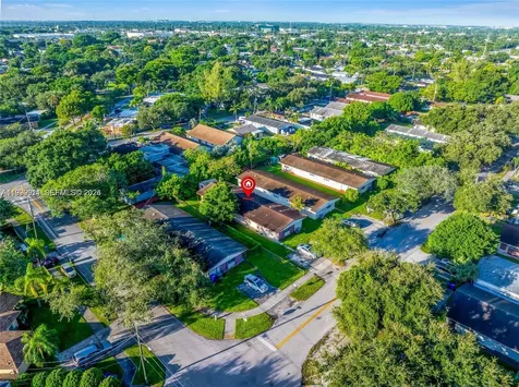 5706 Lincoln Street Hollywood FL 33021