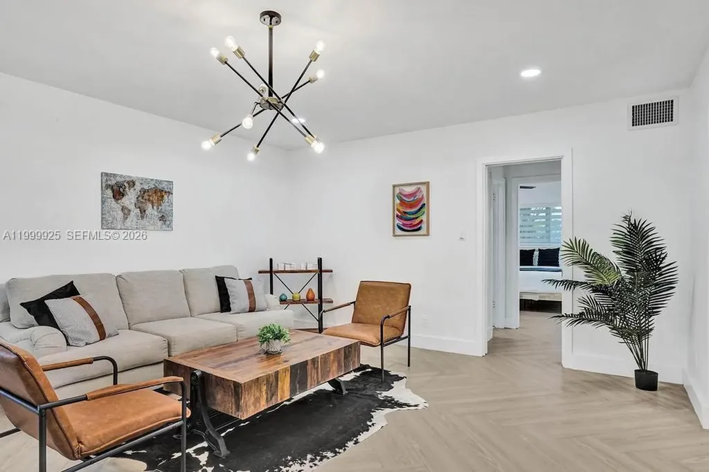 911 N Northlake Drive Hollywood FL 33019