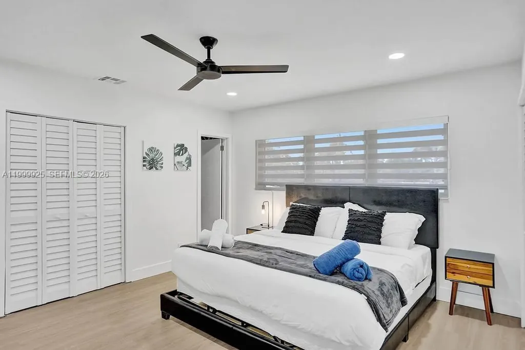 911 N Northlake Drive Hollywood FL 33019