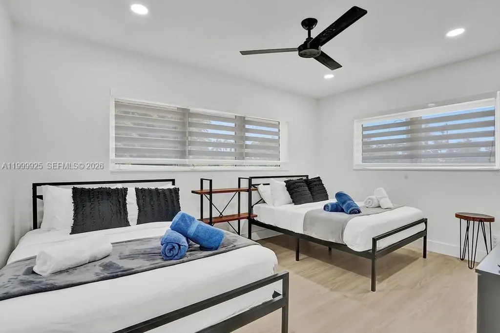 911 N Northlake Drive Hollywood FL 33019