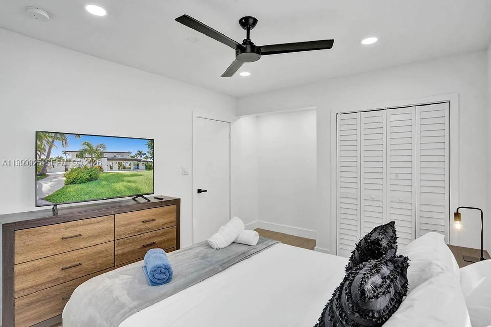 911 N Northlake Drive Hollywood FL 33019