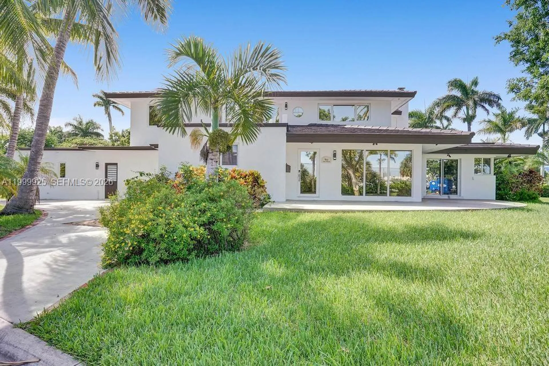 911 N Northlake Drive Hollywood FL 33019