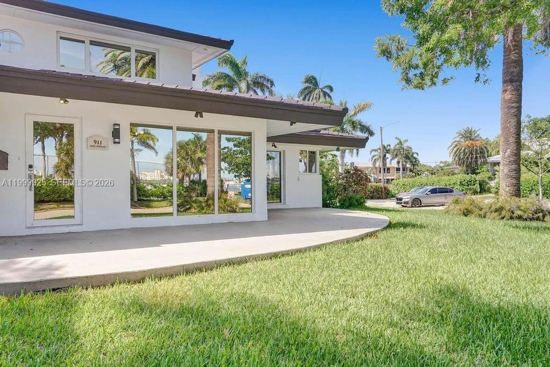 911 N Northlake Drive Hollywood FL 33019