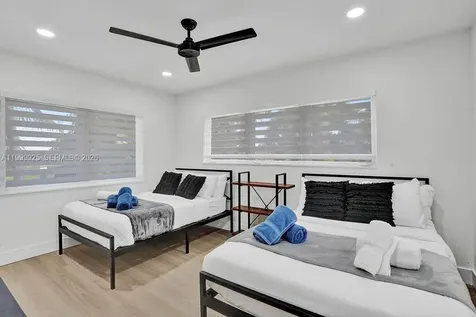 911 N Northlake Drive Hollywood FL 33019