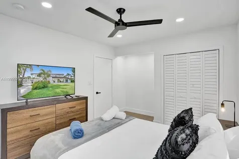 911 N Northlake Drive Hollywood FL 33019