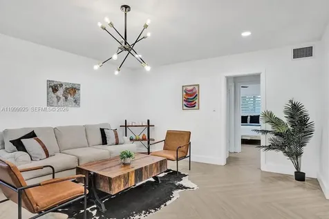 911 N Northlake Drive Hollywood FL 33019