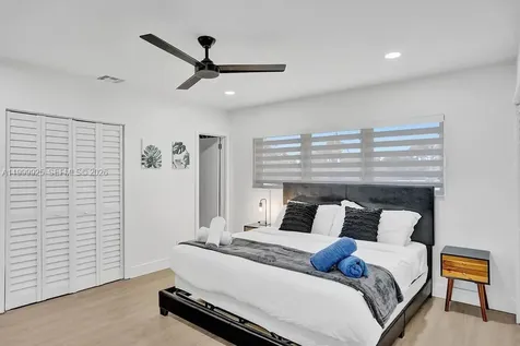 911 N Northlake Drive Hollywood FL 33019