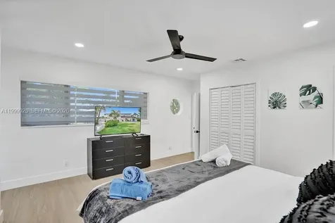 911 N Northlake Drive Hollywood FL 33019