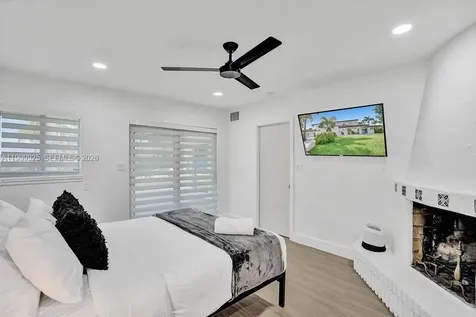 911 N Northlake Drive Hollywood FL 33019
