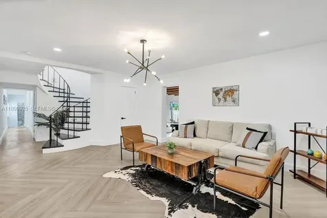 911 N Northlake Drive Hollywood FL 33019