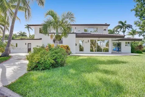 911 N Northlake Drive Hollywood FL 33019
