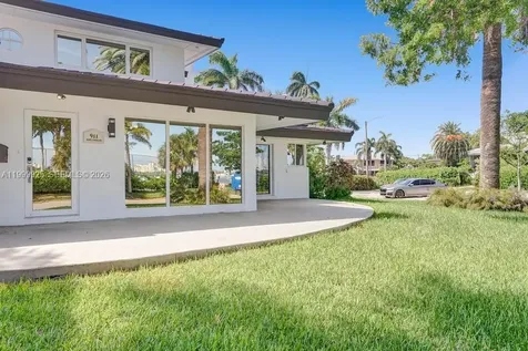 911 N Northlake Drive Hollywood FL 33019