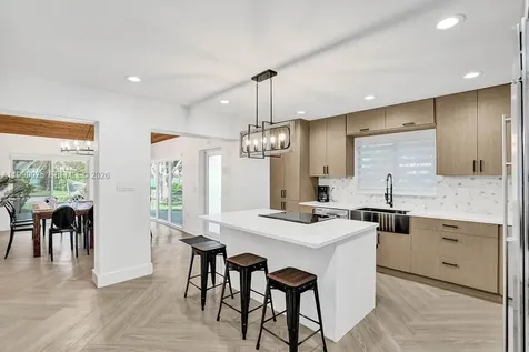 911 N Northlake Drive Hollywood FL 33019