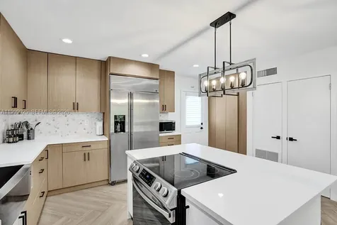 911 N Northlake Drive Hollywood FL 33019