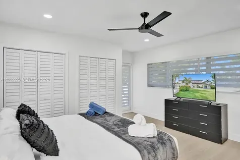 911 N Northlake Drive Hollywood FL 33019