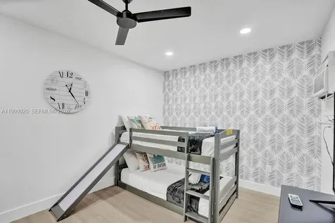 911 N Northlake Drive Hollywood FL 33019