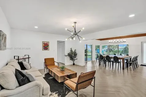 911 N Northlake Drive Hollywood FL 33019