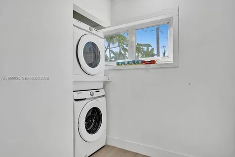 911 N Northlake Drive Hollywood FL 33019
