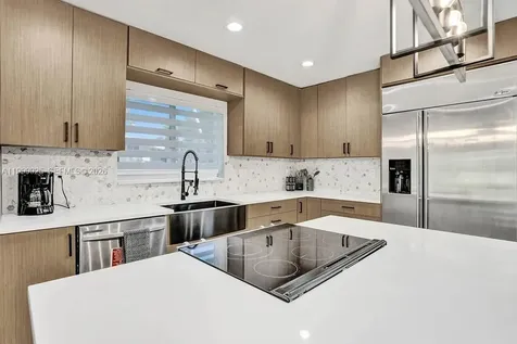 911 N Northlake Drive Hollywood FL 33019