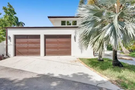 911 N Northlake Drive Hollywood FL 33019