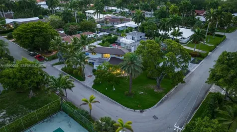 911 N Northlake Drive Hollywood FL 33019