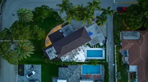 911 N Northlake Drive Hollywood FL 33019