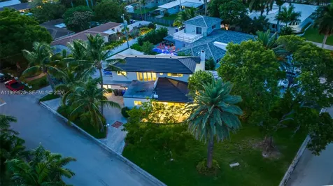 911 N Northlake Drive Hollywood FL 33019