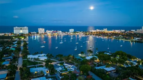 911 N Northlake Drive Hollywood FL 33019