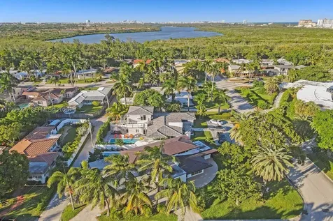 911 N Northlake Drive Hollywood FL 33019