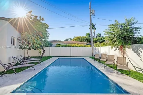 911 N Northlake Drive Hollywood FL 33019