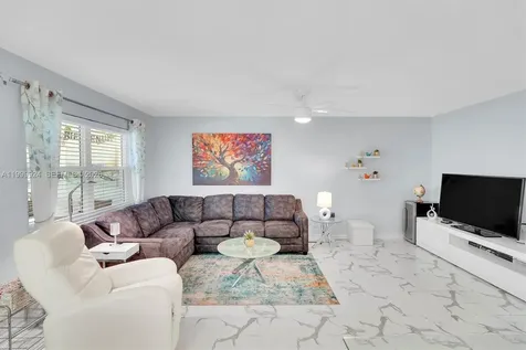 580 Egret Drive Hallandale Beach FL 33009