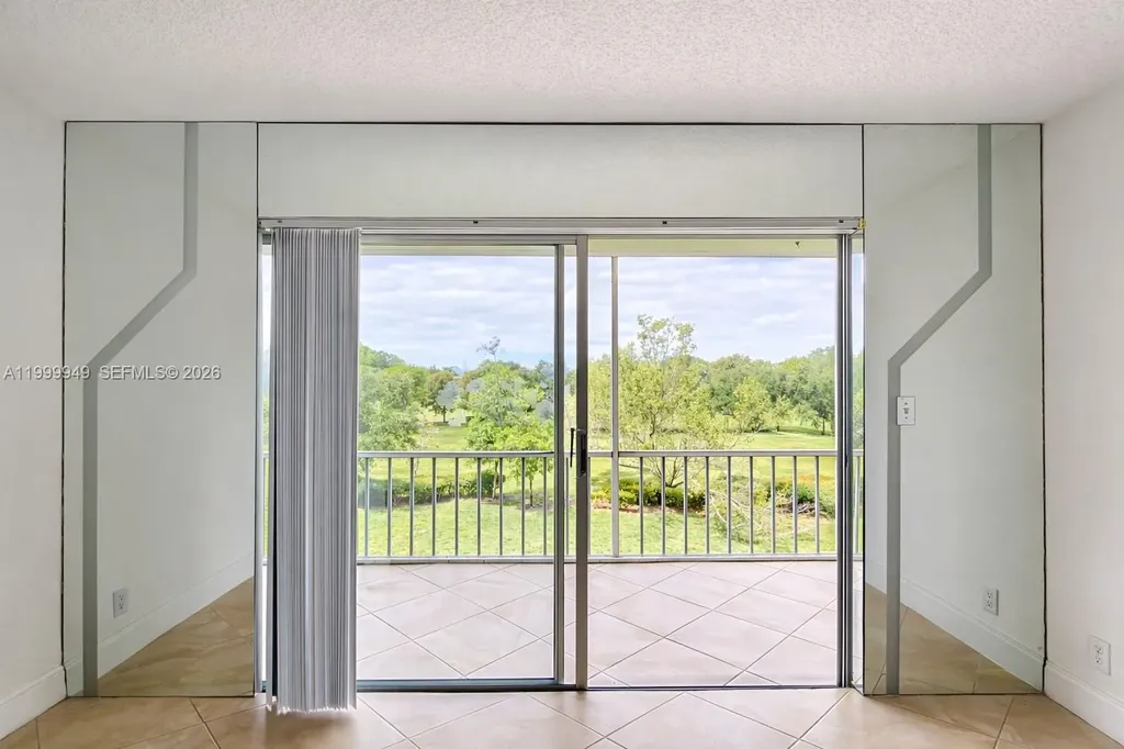 950 Hillcrest Drive Hollywood FL 33021