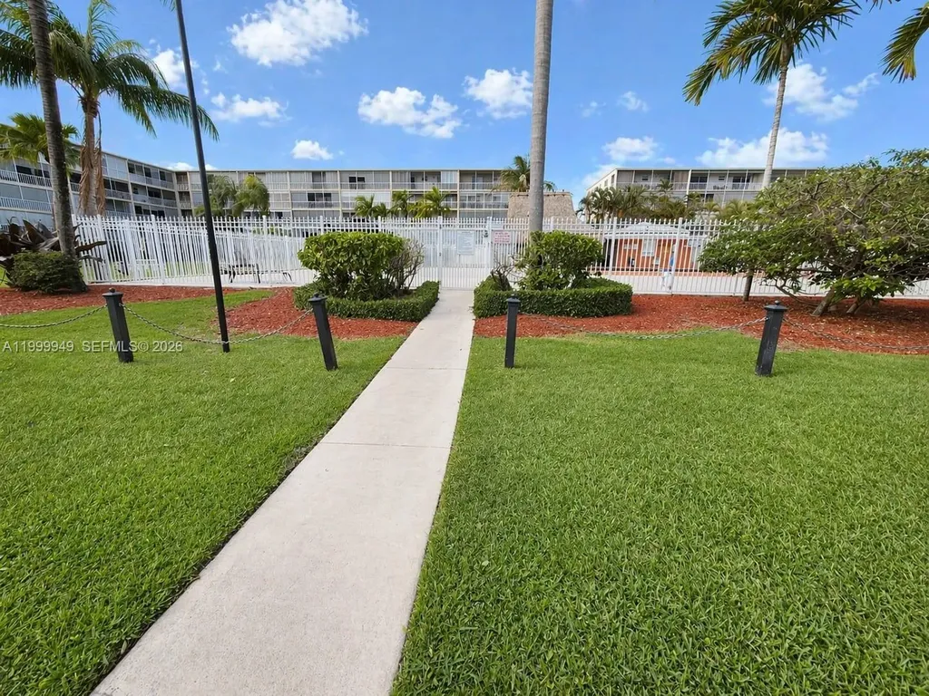 950 Hillcrest Drive Hollywood FL 33021