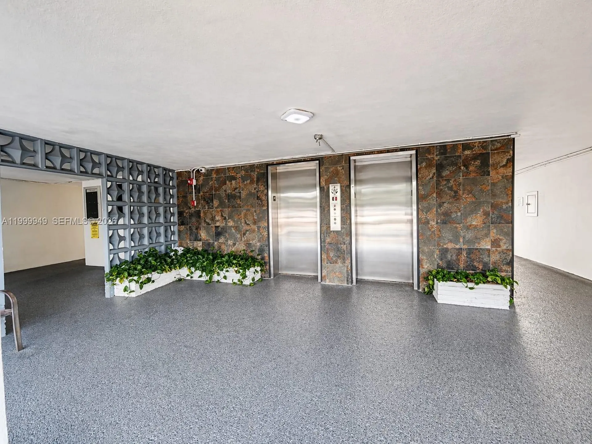 950 Hillcrest Drive Hollywood FL 33021