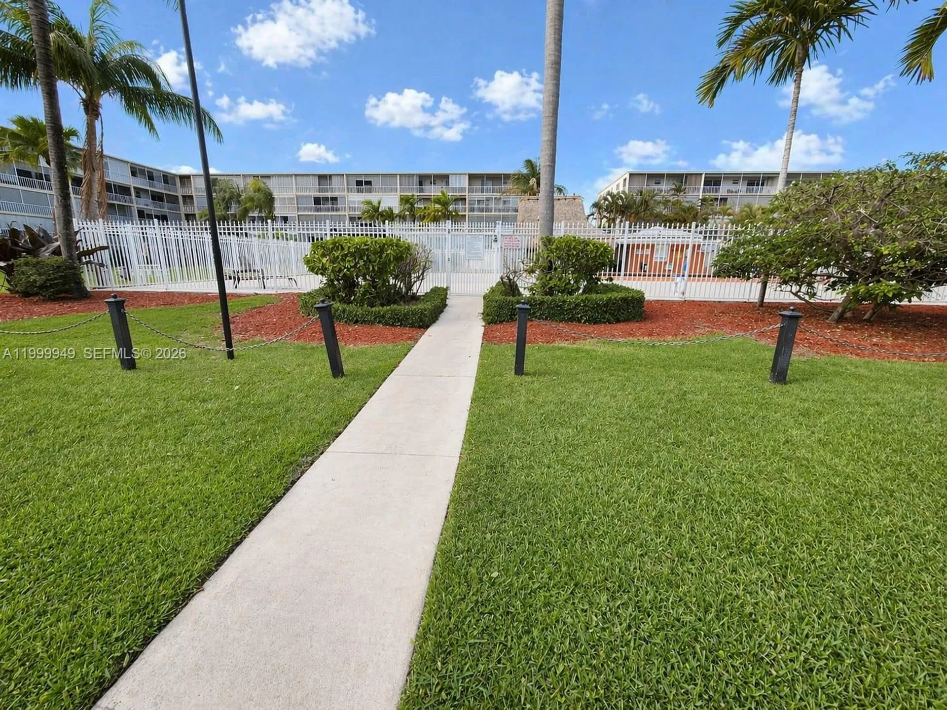 950 Hillcrest Drive Hollywood FL 33021