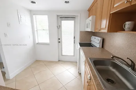 950 Hillcrest Drive Hollywood FL 33021