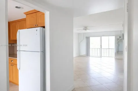 950 Hillcrest Drive Hollywood FL 33021