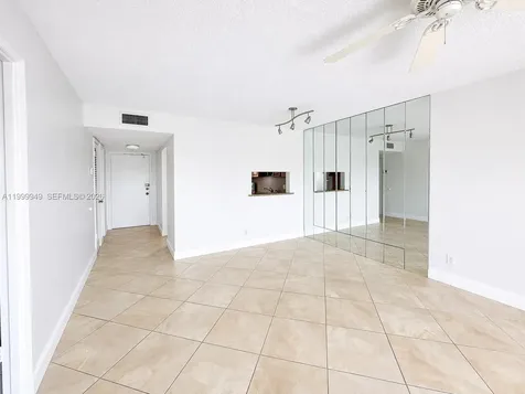 950 Hillcrest Drive Hollywood FL 33021