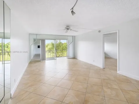 950 Hillcrest Drive Hollywood FL 33021
