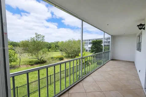 950 Hillcrest Drive Hollywood FL 33021
