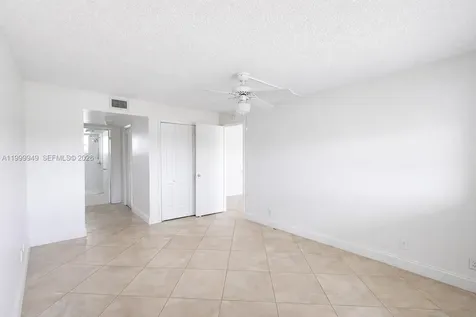 950 Hillcrest Drive Hollywood FL 33021