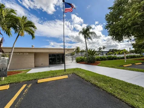 950 Hillcrest Drive Hollywood FL 33021