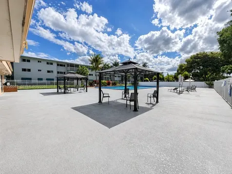 950 Hillcrest Drive Hollywood FL 33021