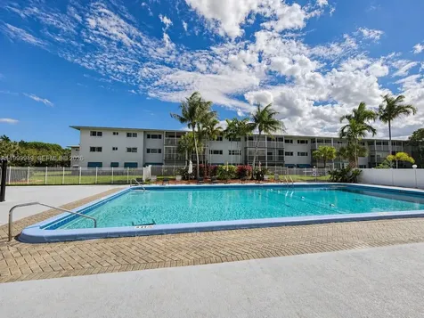 950 Hillcrest Drive Hollywood FL 33021